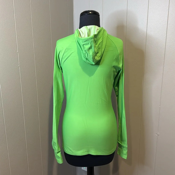 C Under Armour Women’s Large Hoodie Sweater Fitted Cold Gear Embroidered - Picture 5 of 7